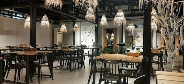 باغچه رستوران نهال رشت