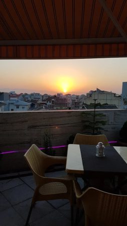 کافه بام هرمس رشت