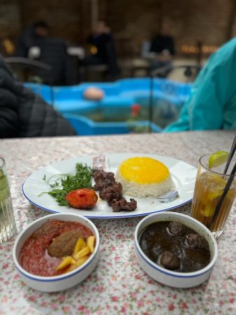 کافه رستوران خونه آقا بزرگ رشت