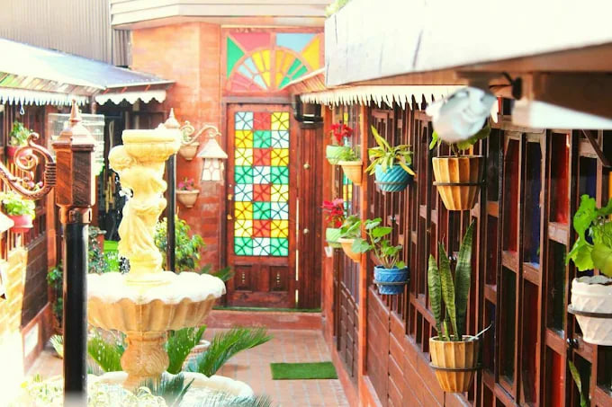 محیط رستوران سنتی گلستان