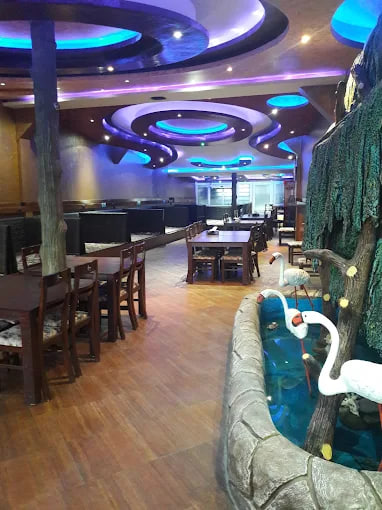 فضای رستوران شب جیره