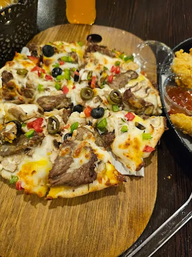 پیتزای رستوران شاین