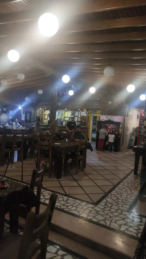 محیط رستوران سنتی مهیار 1