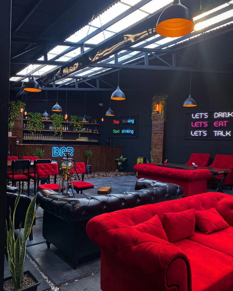 فضای کافه رستوران دانته