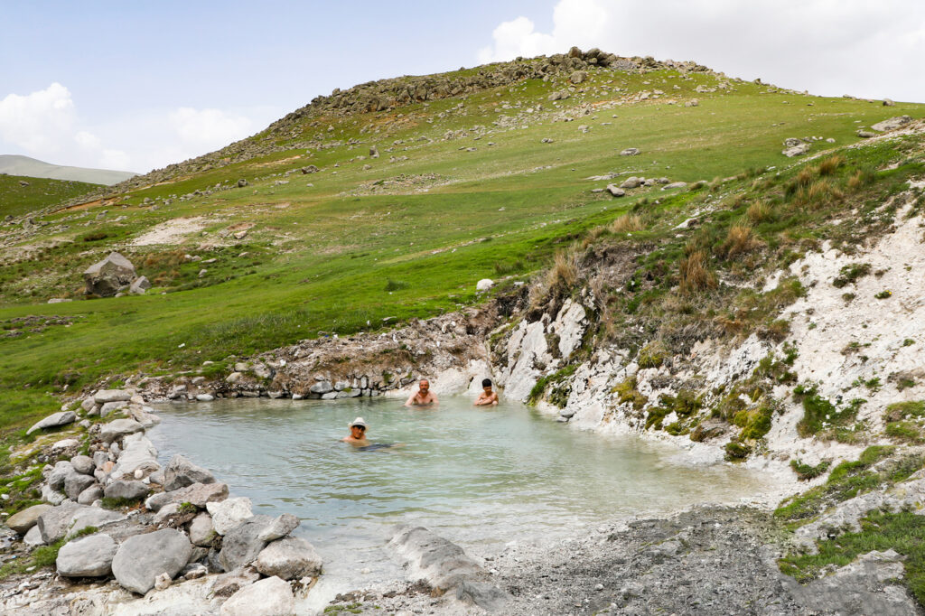 چشمه آب شور لاکان رشت